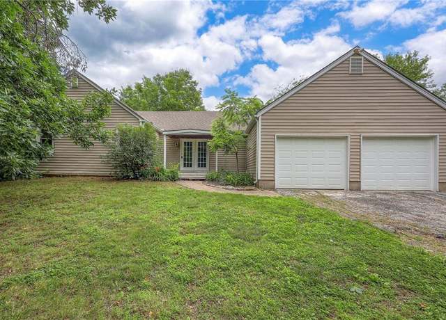 Property at 5200 NW Valley View Rd, Blue Springs, MO 64015, 3 beds, 2.5 baths