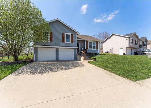 Property at 13740 Hunter Dr, Platte City, MO 64079, 4 beds, 3 baths