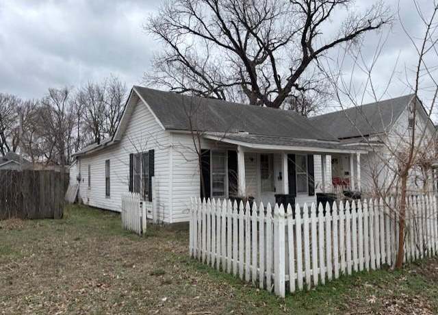 Property at 411 W 5th St, Pittsburg, KS 66762, 2 beds, 1 bath