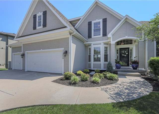 Property at 23856 W 124 Ct, Olathe, KS 66061, 5 beds, 4.5 baths