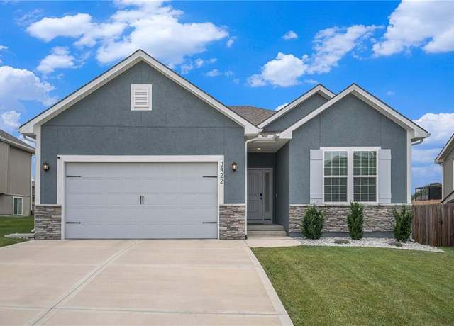 Property at 3922 NW 96th St, Kansas City, MO 64154, 4 beds, 3 baths