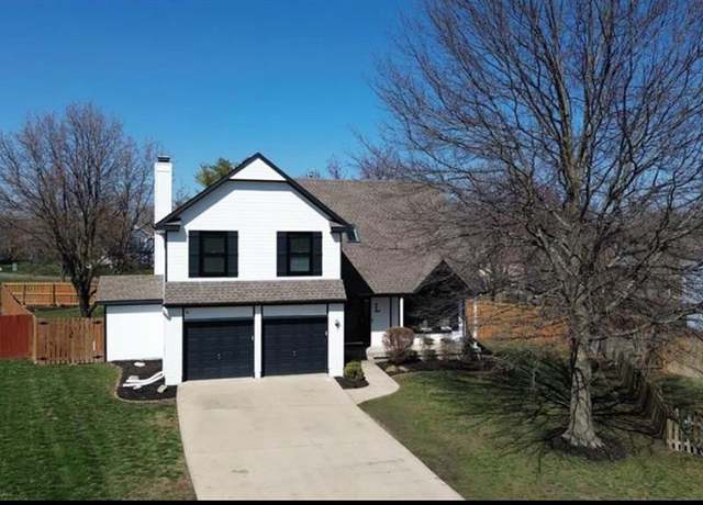 Property at 6266 W 157th St, Overland Park, KS 66223, 4 beds, 3.5 baths