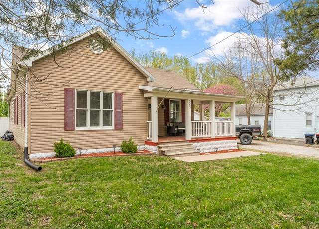 Property at 343 E Market St, Warrensburg, MO 64093, 3 beds, 1 bath