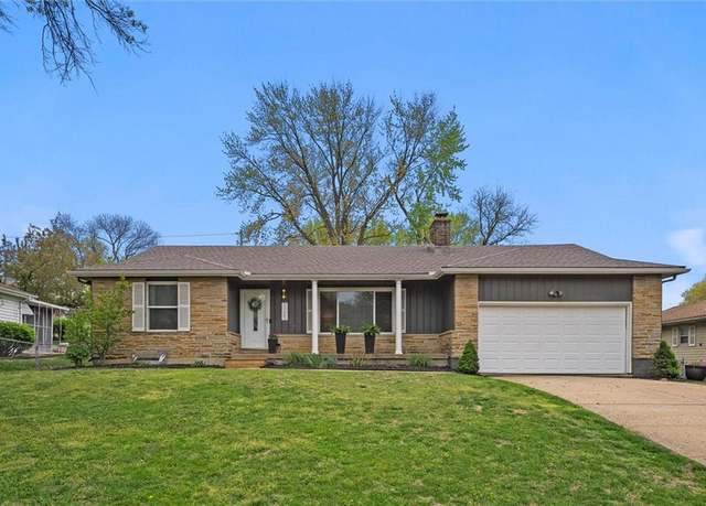 Property at 1105 W 88th St, Kansas City, MO 64114, 3 beds, 3 baths