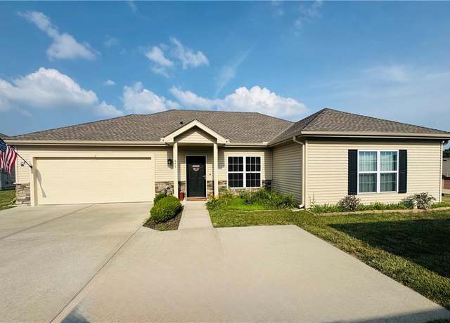 Property at 685 NE 66th St, Gladstone, MO 64118, 3 beds, 2 baths