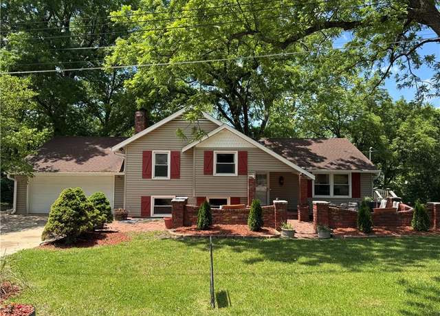 Property at 2806 S Whitney Ave, Independence, MO 64057, 3 beds, 2 baths