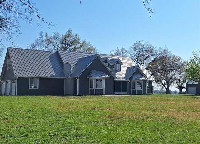 Property at 2096 Indian Rd, Fort Scott, KS 66701, 4 beds, 3.5 baths