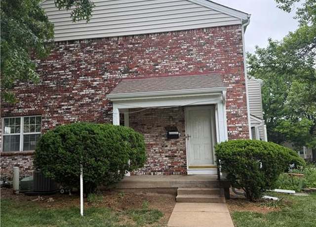 Property at 6815 N Askew Cir, Gladstone, MO 64119, 2 beds, 1.5 baths