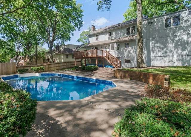 Property at 7030 Caenen Ave, Shawnee, KS 66216, 5 beds, 3.5 baths