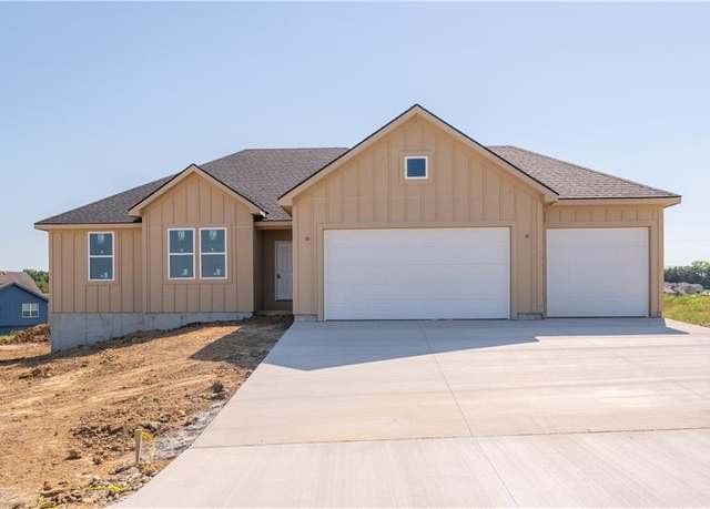 Property at 16729 Pinehurst Dr, Basehor, KS 66007, 3 beds, 2 baths