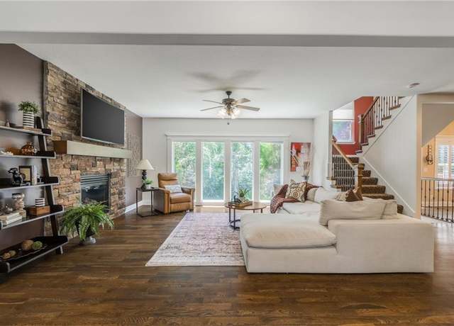 Property at 3536 SW Dana Ave, Lee's Summit, MO 64082, 5 beds, 4.5 baths