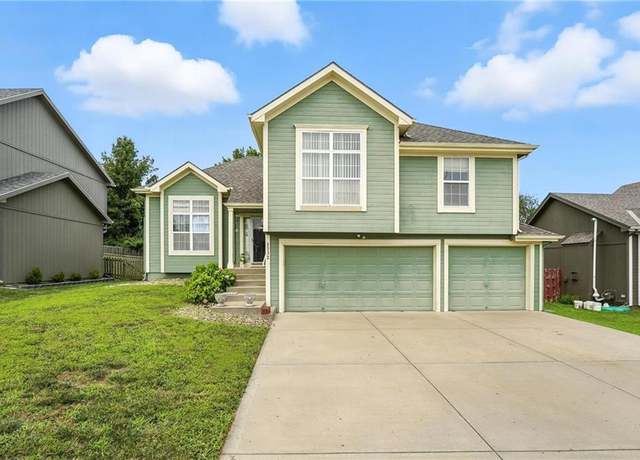 Property at 1112 NW 57th Ter, Kansas City, MO 64118, 3 beds, 2.5 baths