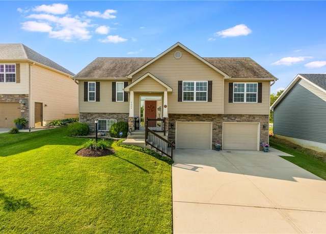 Property at 4004 Greywood Ln, St Joseph, MO 64505, 3 beds, 3 baths