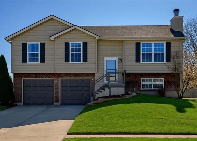 Property at 517 Lakeview Dr, Grain Valley, MO 64029, 4 beds, 2.5 baths