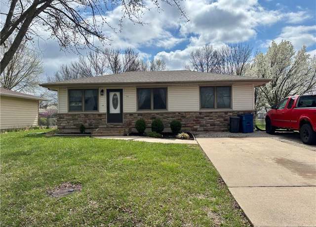 Property at 1519 Niagara St, Burlington, KS 66839, 3 beds, 2 baths