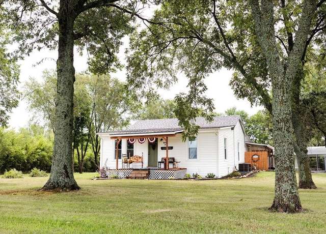 Property at 1596 Haskell Rd, Williamsburg, KS 66095, 2 beds, 1 bath