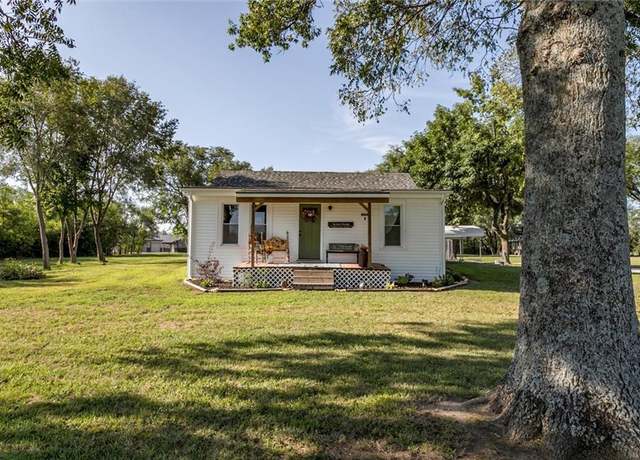 Property at 1596 Haskell Rd, Williamsburg, KS 66095, 2 beds, 1 bath