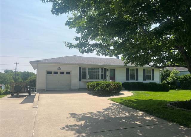 Property at 6107 N Woodland Ave, Gladstone, MO 64118, 4 beds, 2 baths