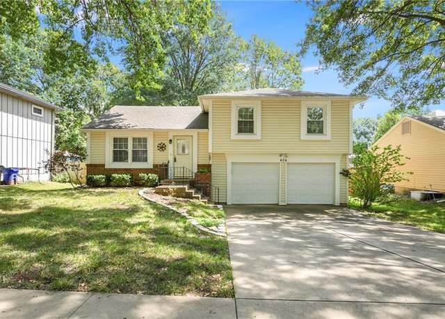 Property at 404 S Meadowbrook Ln, Olathe, KS 66062, 3 beds, 2 baths