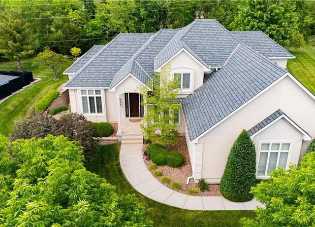 Property at 1604 NW Sunridge Dr, Blue Springs, MO 64015, 4 beds, 4.5 baths