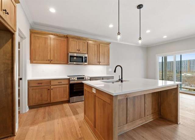Property at 25058 W 94th Ter, Lenexa, KS 66227, 3 beds, 2.5 baths