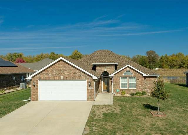 Property at 1702 NW Creekland Dr, Grain Valley, MO 64029, 3 beds, 2 baths