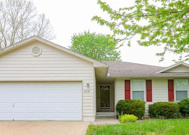 Property at 212 Parkway Dr, Warrensburg, MO 64093, 3 beds, 2 baths