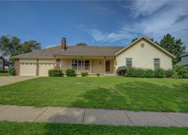 Property at 1024 SE Dover Dr, Lee's Summit, MO 64081, 3 beds, 3 baths