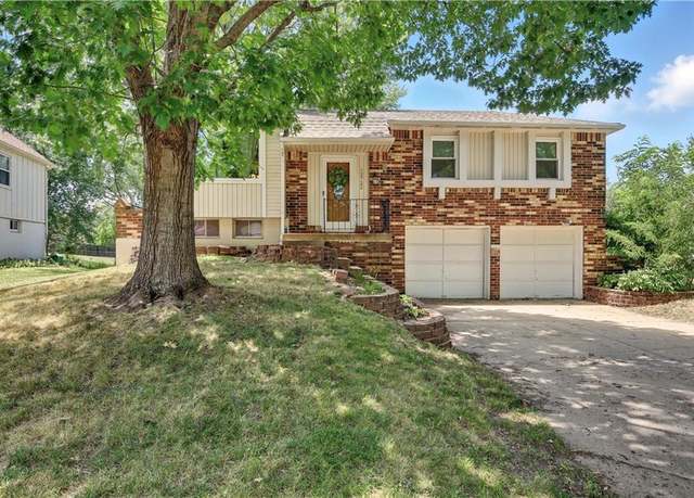 Property at 12722 S Edinburgh St, Olathe, KS 66062, 3 beds, 2 baths