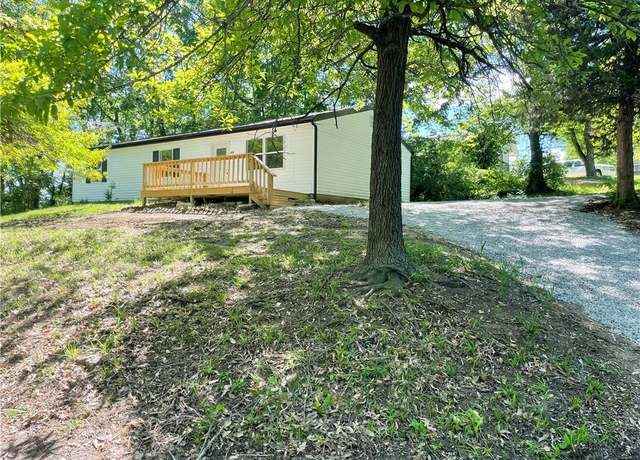 Property at 602 Parnell St, Richmond, MO 64085, 3 beds, 2 baths