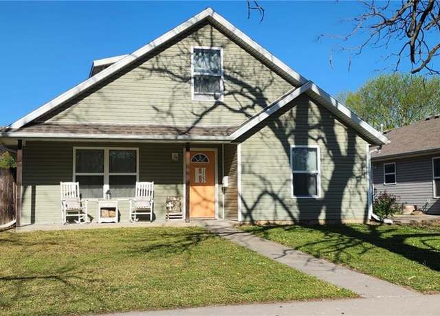 Property at 1707 N Elm St, Pittsburg, KS 66762, 4 beds, 3 baths