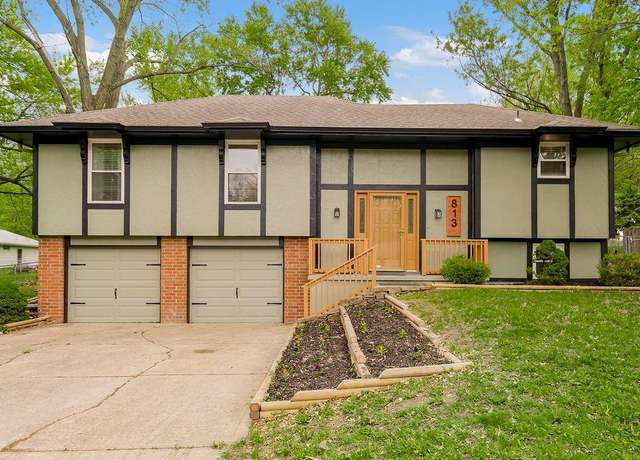Property at 813 NE 114th St, Kansas City, MO 64155, 3 beds, 2 baths