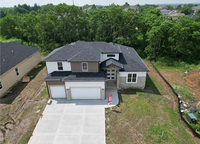 Property at 2620 NE Woodland Oak Dr, Lee's Summit, MO 64086, 5 beds, 4.5 baths