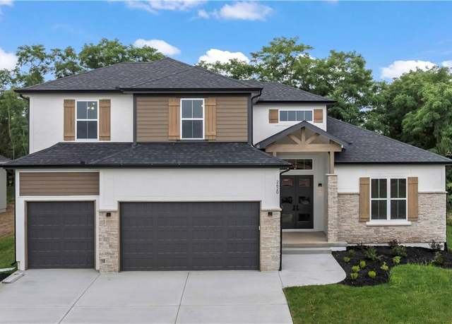 Property at 2620 NE Woodland Oak Dr, Lee's Summit, MO 64086, 5 beds, 4.5 baths