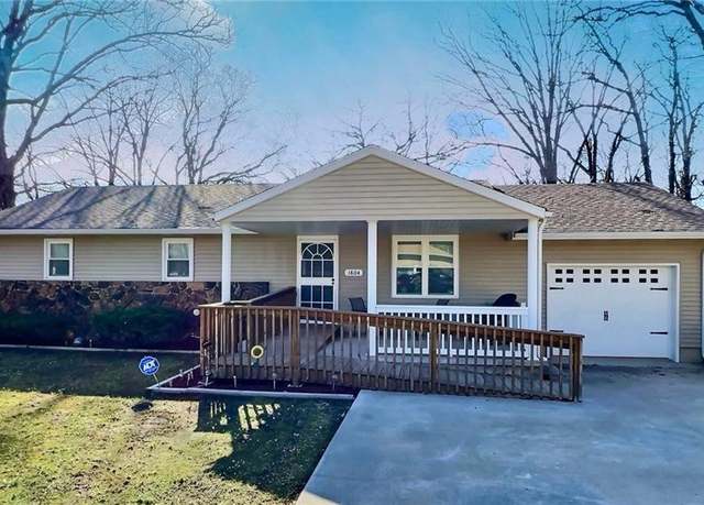 Property at 1804 S Phillips St, El Dorado Springs, MO 64744, 4 beds, 2 baths