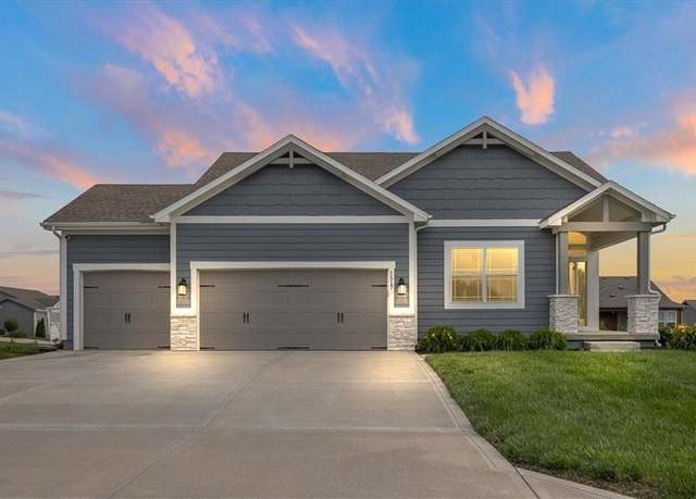 Property at 1517 SW Arbor Creek Dr, Lee's Summit, MO 64082, 4 beds, 3 baths