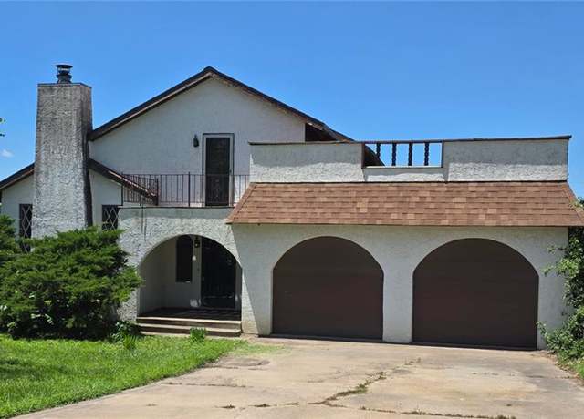 Property at 4445 NW 52nd Ter, Topeka, KS 66618, 3 beds, 2.5 baths