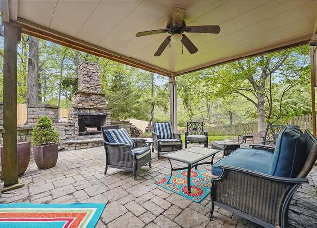 Property at 1915 NW 58th Ct, Kansas City, MO 64151, 5 beds, 5 baths