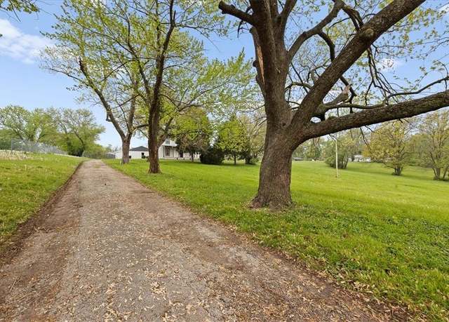 Property at 8025 E 57th St, Kansas City, MO 64129, 3 beds, 2 baths