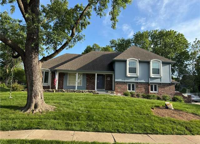Property at 9609 W 105th Ter, Overland Park, KS 66212, 4 beds, 2.5 baths