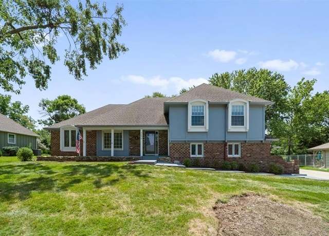 Property at 9609 W 105th Ter, Overland Park, KS 66212, 4 beds, 2.5 baths
