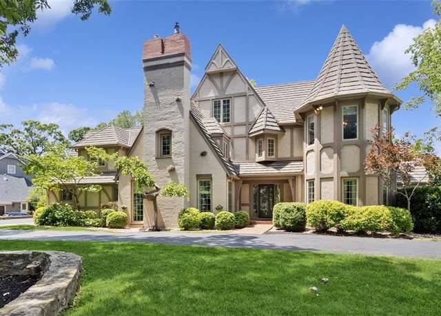 Property at 8320 Maplewood Ln, Lenexa, KS 66215, 6 beds, 6 baths