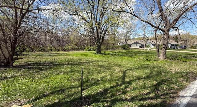 Photo of 114 SE Summit Ave, Lee's Summit, MO 64063