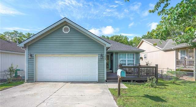 Photo of 208 Pratt Ave, Bonner Springs, KS 66012