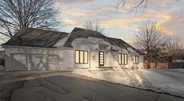 Photo of 10120 Mackey St, Overland Park, KS 66212