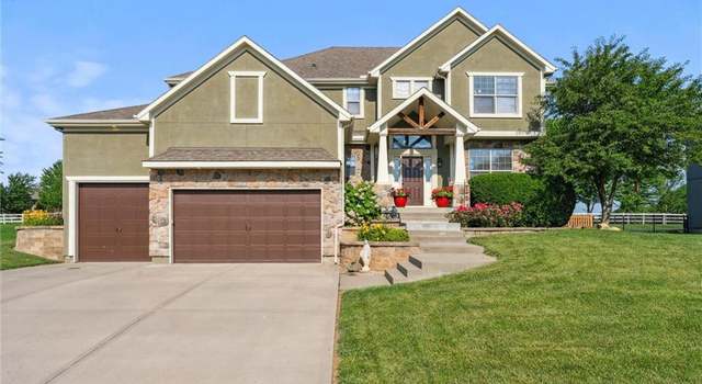 Photo of 936 SW Raintree Dr, Lee's Summit, MO 64082