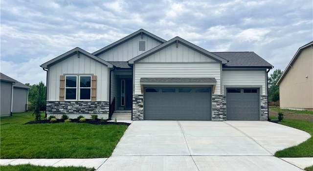 Photo of 4612 SW Robinson Dr, Raymore, MO 64083