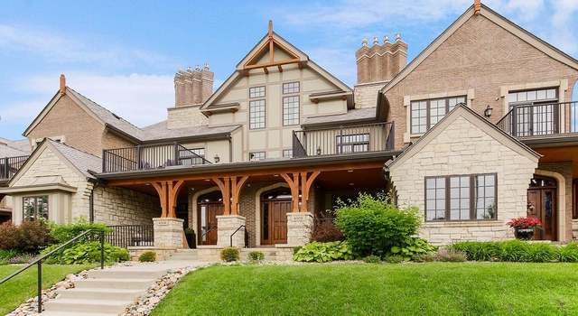 Photo of 4502 Summit St, Kansas City, MO 64111