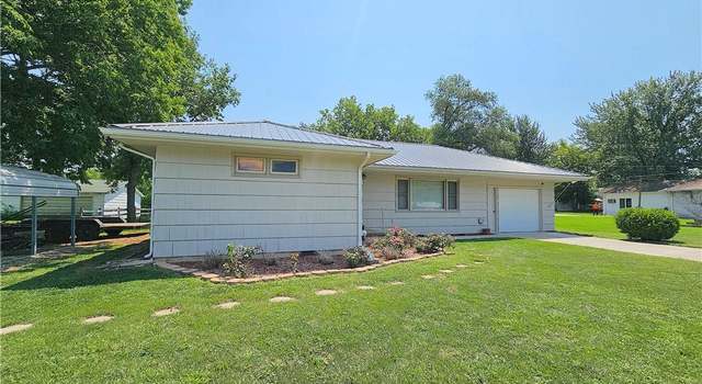Photo of 120 N Walnut St, Garnett, KS 66032