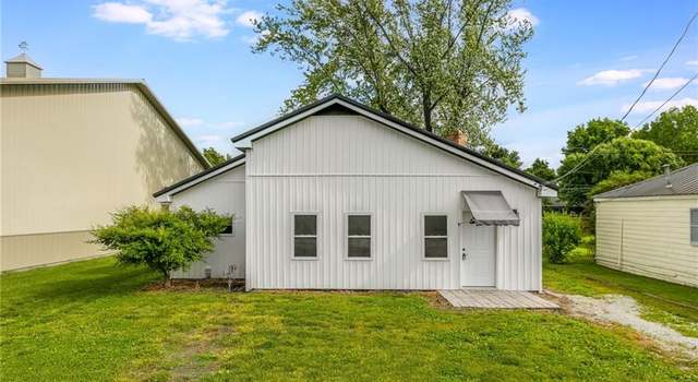 Photo of 312 W 2nd St, Norborne, MO 64668